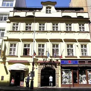 https://u-dvou-zlatych-klicu.praguehotelsweb.com