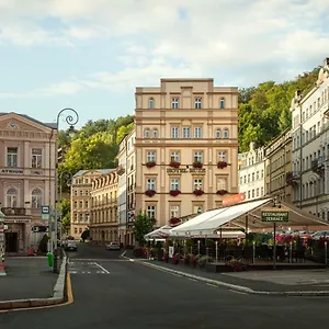 https://hotel-ruze.marianskelaznehotels.net